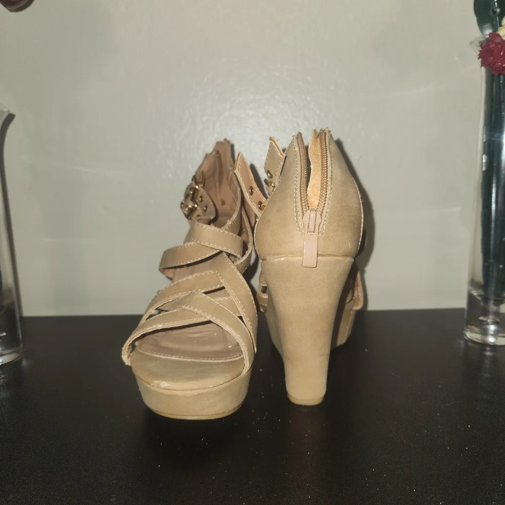 Women’s Strappy Platform Sandals - Nude